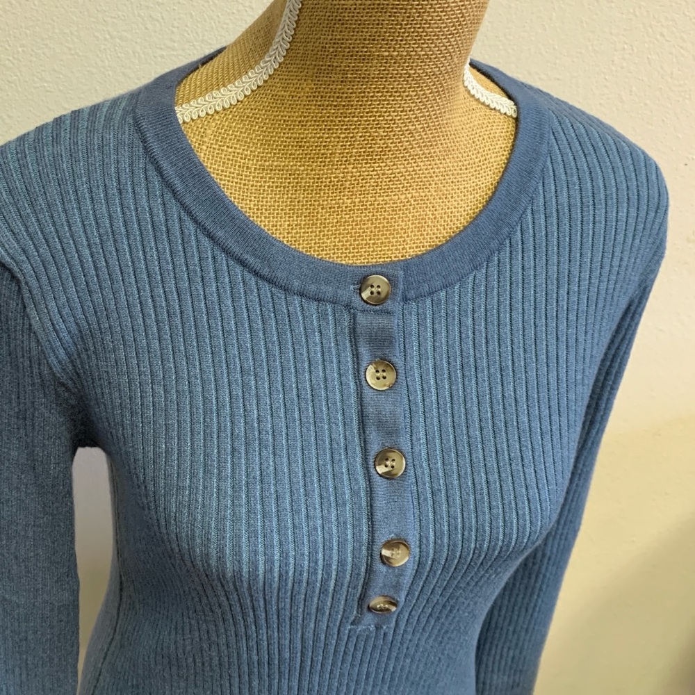 Baltic Born NEW Dusty Blue Henley Neckline Stretchy Ribbed Stevie Sweater Medium - Picture 7 of 12
